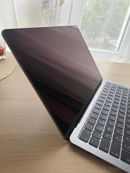 MacBook Air 13,6" (2022) M2, 8GB RAM, 512GB + příslušenství - 5