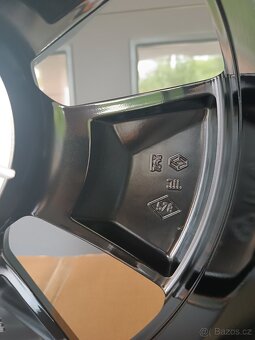 Renault Megane E-tech R18 - 5