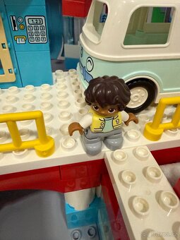 LEGO® DUPLO® 10948 Garáž a myčka aut - 5