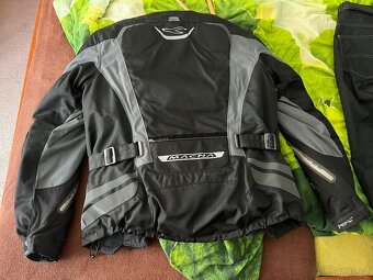 Bunda, kalhoty a boty - 5