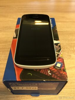 Nokia 808 Pureview - 5