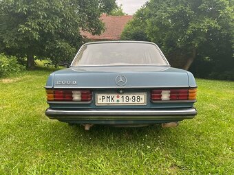 Mercedes W123 200D - 5