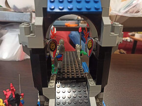 LEGO Castle 6078 Royal Drawbridge - 5