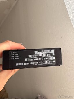 Samsung Galaxy Z Flip6 - 5