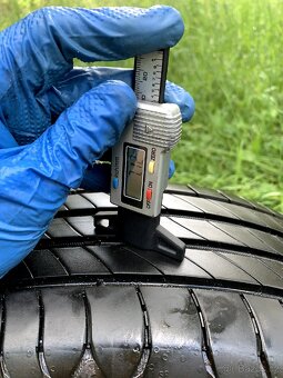 Letni dve pneu Michelin 185/60 R15, 7mm
- 5
