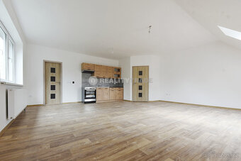 PRONÁJEM PĚKNÉHO, VELKÉHO BYTU 3+KK, 109 M2 V 1NP RD (PODKRO - 5