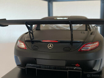 1:18 Mercedes SLS AMG Matt Schwarz Minichamps Lim.ed. - 5