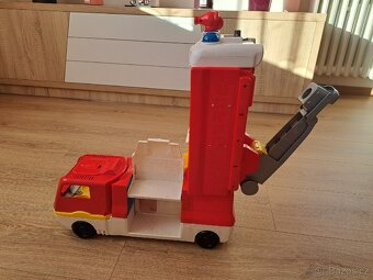 Hasičské auto se světelnými a zvukovými signály - 5