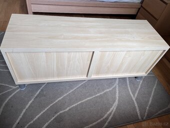 TV stolek IKEA, starší varianta modelu Besta - 5