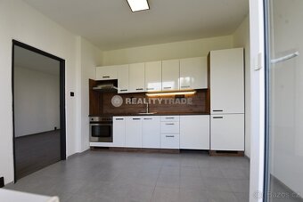 PRONÁJEM PĚKNÉHO, VELKÉHO BYTU 3+1, 76 M2, S LODŽIÍ, VE 2NP - 5