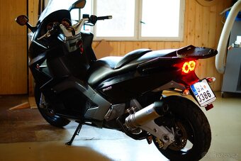 Gilera GP 800 - 5
