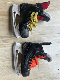 Dětské brusle Bauer X500, vel. 28, Y10, UK 10.5, šířka EE - 5