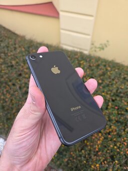Apple iPhone 8 64GB černý - 5