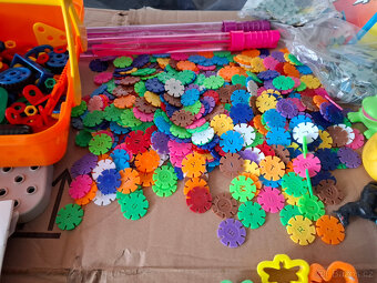 Prodám soubor starších hraček,tiskátek,her,stavebnic apod. - 5