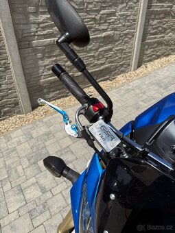 Suzuki GSR 750 - 5