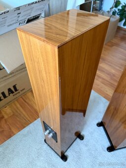 ELAC FS 407 - Elegantní sloupové reproduktory - 5