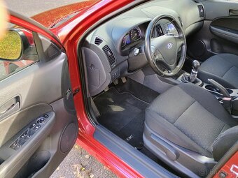Hyundai i30 CW 1.6Crdi combi 66kw /nová TK/tažné zařízení/ - 5