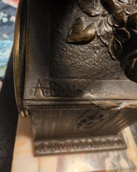 Bronzová socha a hodiny Francie. - 5