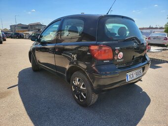 Toyota Yaris 1.3i,64kw,rok výroby 2004. - 5