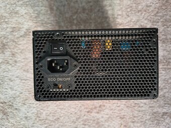 EVGA 750 G2 komplet balení - 5
