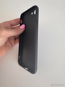NOVÝ Kryt na mobil Apple SE černý - 5