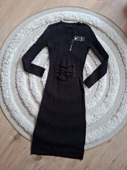 Černé šaty s vázáním Guess - 5