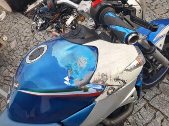 Suzuki GSR600 - 5