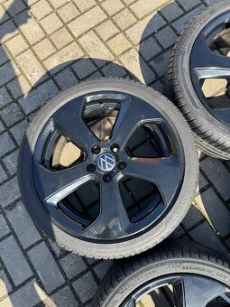 ORIGINÁL Alu Volkswagen AUSTIN R18, 5x112- TOP, LETNÍ PNEU - 5