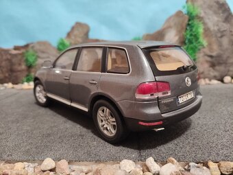 Prodám model 1:18 Volkswagen Touareg - 5