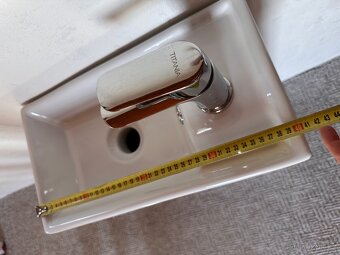 Umyvadlová skříňka a umyvadlo s baterií - 5