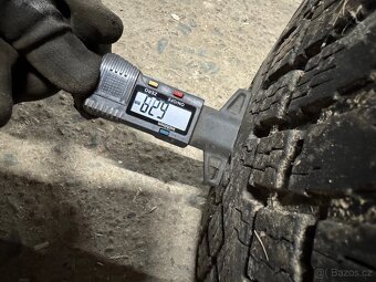Prodám pneu 225/70R15C - 5