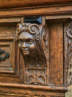 Vlámská renesanční skříň z dubu s bohatou řezbou - 5