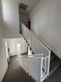 Prodej skladového prostoru 1.751m2 s vilou pro ubytování v H - 5