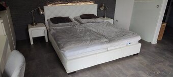 Manželská postel 200 x 180 s lamel. rošty a nočními stolky - 5