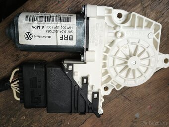 Motorek stahovačky VW Touran - 5