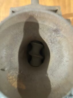 Starý litinový mlýnek na obilí / šrotovník - 5