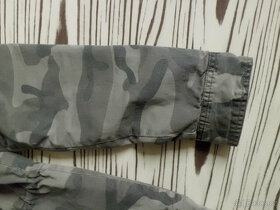 Málo použitá teplejší delší maskáčová bunda s kapucí XL-XXL - 5