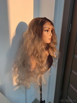 Kudrnatá dlouhá blond ombre paruka s krajkou vpředu 7152 - 5