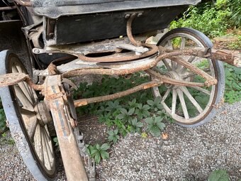 Historický dřevěný kočár (rok 1900) - 5