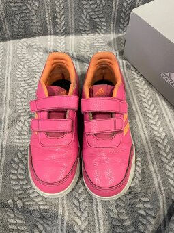 Dívčí tenisky Adidas vel. 35 v pěkném stavu - 5