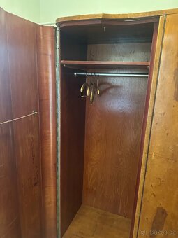 ZDARMA starožitná skříň - 5