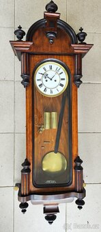 staré zdobené dvouzávažové hodiny - 5