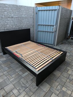 Prodám manželskou postel 140cm x 200cm - 5