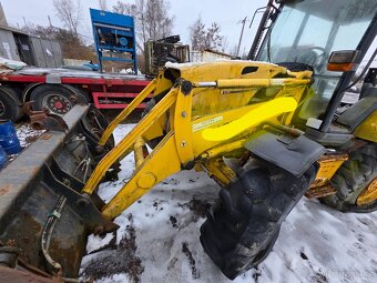 Dily z traktorbagru Komatsu wb 97 - 5