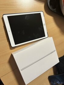 Apple iPad stříbrný (8th generation) - 5