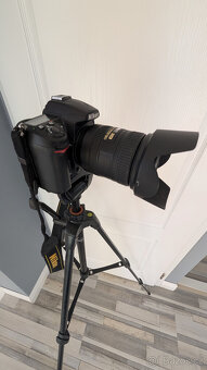 Nikon D7000 + 18-200mm 3.5-5.6 + 35mm 1.8 + příslušenství - 5