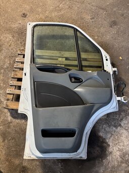 Iveco daily pravé a levé přední dveře - 5