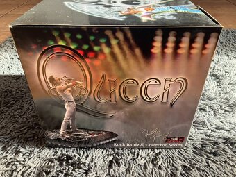 Sběratelská socha Queen Freddie Mercury Rock Iconz® - 5