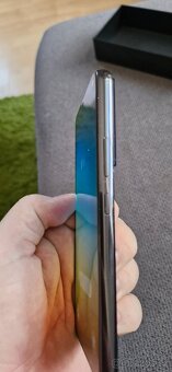 Samsung Galaxy S22 - 5