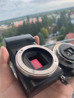 Sony A5000 + 16-50mm OSS + příslušenství - 5